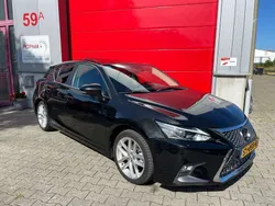 Zwart, metallic lak Gebruikt 2018 Lexus CT200h Luxury Line Hatchback | € 20.900 (Eerlijke prijs)