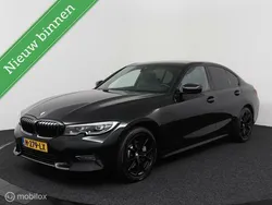 Zwart Gebruikt 2020 BMW 330 Sport Line Sedan | € 28.950 (Eerlijke prijs)