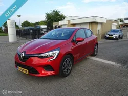 Rood Gebruikt 2022 Renault Clio V Evolution Hatchback | € 15.750 (Eerlijke prijs)