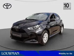 Zwart Gebruikt 2024 Toyota Yaris Active Hatchback | € 23.950 (Eerlijke prijs)