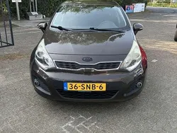 Bruin Gebruikt 2012 Kia Rio Plus MPV | € 4.200 (Eerlijke prijs)