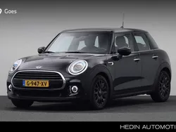 Midnight black (zwart metallic) Gebruikt 2020 Mini Cooper Pepper Hatchback | € 21.880 (Super prijs)