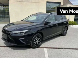 Zwart, metallic lak Gebruikt 2023 MG MG5 EV Long Range Luxury Stationwagen | € 35.029 (Duur)