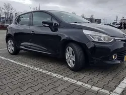 Zwart Gebruikt 2014 Renault Clio IV Expression Hatchback | € 4.250 (Goede deal)