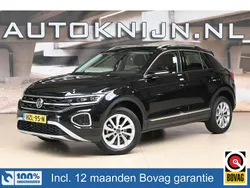 Zwart Gebruikt 2024 VW T-Roc Style SUV | € 33.995 (Eerlijke prijs)