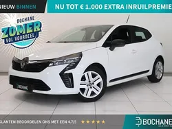 Blanc glacier (369) Gebruikt 2024 Renault Clio V Evolution Hatchback | € 18.250 (Eerlijke prijs)