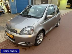 Grijs (metallic) Gebruikt 2002 Toyota Yaris Sport Hatchback | € 2.750 (Eerlijke prijs)