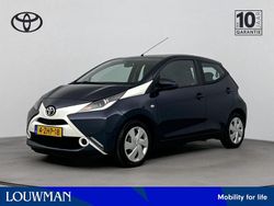 Blauw Gebruikt 2015 Toyota Aygo X-play Hatchback | € 9.945 (Iets duurder)