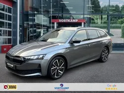 Grijs Nieuw 2025 Skoda Octavia SportLine Stationwagen | € 44.950 (Goede deal)