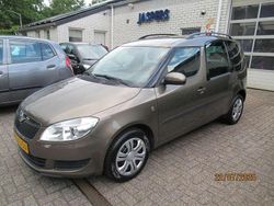 Bruin, metallic lak Gebruikt 2013 Skoda Roomster Ambition Stationwagen | € 7.500 (Duur)