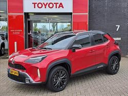 Rood Gebruikt 2022 Toyota Yaris Hybrid SUV | € 28.999 (Iets duurder)