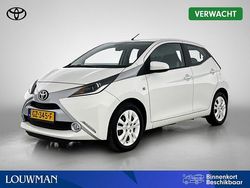 Wit Gebruikt 2015 Toyota Aygo X-pure Hatchback | € 9.950 (Eerlijke prijs)