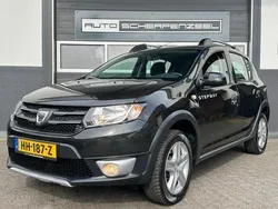 Zwart Gebruikt 2015 Dacia Sandero Lauréate Hatchback | € 6.785 (Eerlijke prijs)