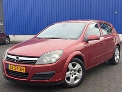 Rood Gebruikt 2005 Opel Astra Edition Hatchback | € 3.495 (Eerlijke prijs)