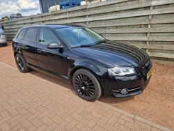 Zwart, metallic lak Gebruikt 2013 Audi A3 Sportback Attraction Hatchback | € 5.999