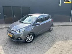 Grijs Gebruikt 2015 Hyundai i10 Premium Hatchback | € 5.999 (Eerlijke prijs)