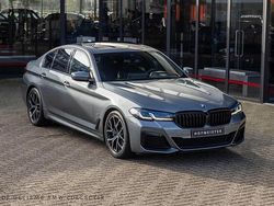 Grijs Gebruikt 2022 BMW 530 M Sport Sedan | € 45.950 (Eerlijke prijs)