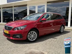 Rood Gebruikt 2018 Peugeot 308 Allure Stationwagen | € 12.995 (Iets duurder)