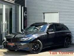 Zwart Gebruikt 2023 BMW 330e M Sport Stationwagen | € 45.950 (Eerlijke prijs)