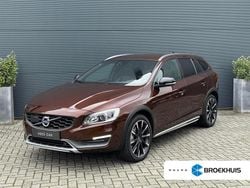 Bruin Gebruikt 2016 Volvo V60 CC Summum Stationwagen | € 19.495