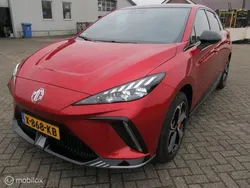 Rood Gebruikt 2023 MG MG4 EV Hatchback | € 28.500 (Eerlijke prijs)