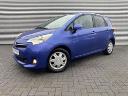 Blauw (metallic) Gebruikt 2011 Toyota Verso-S Stationwagen | € 5.999 (Goede deal)