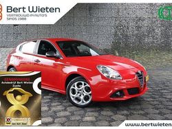 Rood Gebruikt 2015 Alfa Romeo Giulietta Sprint Hatchback | € 9.995 (Goede deal)