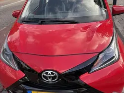 Rood Gebruikt 2016 Toyota Aygo X-play Hatchback | € 6.500 (Goede deal)