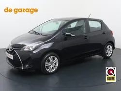 Zwart Gebruikt 2015 Toyota Yaris Hatchback | € 9.940 (Eerlijke prijs)