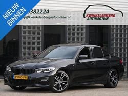 Zwart Gebruikt 2022 BMW 318 Shadowline Sedan | € 33.333 (Eerlijke prijs)