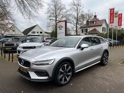 Grijs Gebruikt 2019 Volvo V60 CC Stationwagen | € 27.950 (Duur)