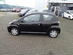 Zwart Gebruikt 2011 Toyota Aygo Cool Hatchback | € 3.250 (Eerlijke prijs)