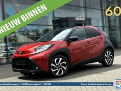 Rood, metallic lak Gebruikt 2025 Toyota Aygo Pulse Hatchback | € 21.950 (Iets duurder)