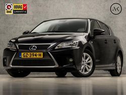 Zwart Gebruikt 2015 Lexus CT200h Hatchback | € 15.945 (Eerlijke prijs)