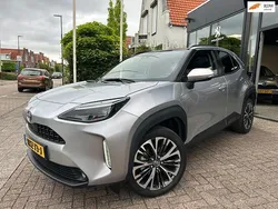 Grijs Gebruikt 2024 Toyota Yaris Edition Sedan | € 29.950 (Eerlijke prijs)