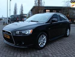 Zwart (metallic) Gebruikt 2015 Mitsubishi Lancer Sportback Edition Hatchback | € 7.000 (Eerlijke prijs)