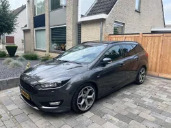 Grijs Gebruikt 2017 Ford Focus ST-Line Stationwagen | € 7.000 (Eerlijke prijs)