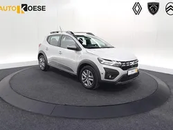 Grijs Gebruikt 2023 Dacia Sandero Expression Hatchback | € 20.400 (Eerlijke prijs)