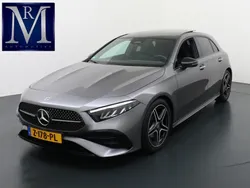 Grijs Gebruikt 2023 Mercedes A200 AMG line Hatchback | € 35.440 (Duur)