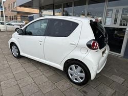 Wit Gebruikt 2011 Toyota Aygo Cool Hatchback | € 3.550 (Eerlijke prijs)
