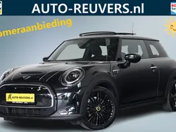 Zwart Gebruikt 2023 Mini Cooper Hatchback | € 24.450 (Eerlijke prijs)