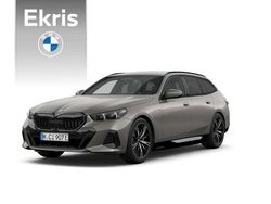 Grijs Nieuw 2025 BMW 530e M Sport Stationwagen | € 94.315 (Iets duurder)