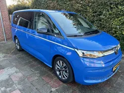 Blauw Gebruikt 2023 VW Multivan Style MPV | € 61.500