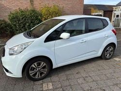 Wit Gebruikt 2016 Kia Venga Comfort Hatchback | € 9.950 (Eerlijke prijs)