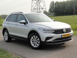 Grijs Gebruikt 2021 VW Tiguan Life SUV | € 24.995 (Eerlijke prijs)