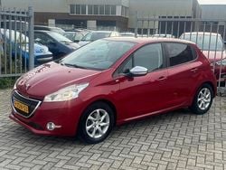 Rood Gebruikt 2014 Peugeot 208 Style Hatchback | € 6.890 (Eerlijke prijs)