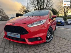 Oranje (metallic) Gebruikt 2015 Ford Fiesta ST Hatchback | € 9.995 (Eerlijke prijs)