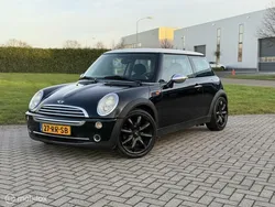 Zwart Gebruikt 2005 Mini ONE Hatchback | € 1.950 (Eerlijke prijs)