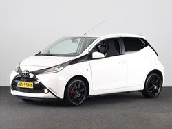 Cool white met sport striping (licht wit) Gebruikt 2016 Toyota Aygo Sport Hatchback | € 10.000 (Iets duurder)