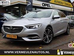 Grijs (metallic) Gebruikt 2020 Opel Insignia Business Hatchback | € 16.950 (Eerlijke prijs)